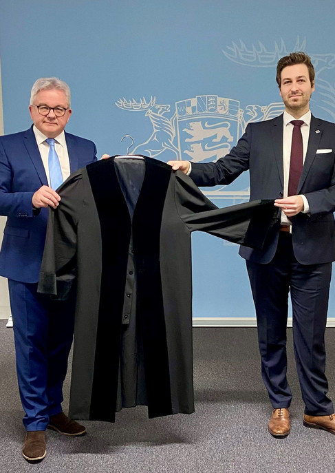 Die neue Robe für Rechtspfleger wird vorgestellt